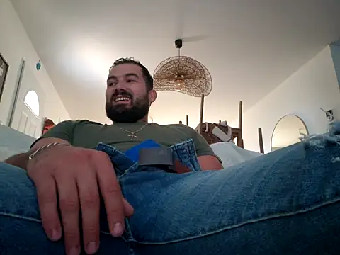 Snapshot of Leonormaldick chatting on 10/15/25, 02:39 Leonormaldick online show from 10/15/25, 02:39