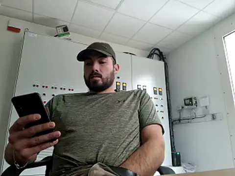 Snapshot of Leonormaldick chatting on 12/15/25, 12:42 Leonormaldick online show from 12/15/25, 12:42