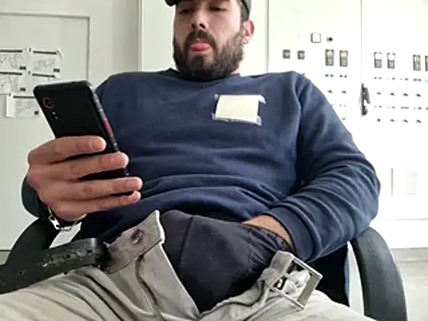 Snapshot of Leonormaldick chatting on 02/06/26, 12:19 Leonormaldick online show from 02/06/26, 12:19