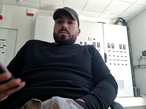 Snapshot of Leonormaldick chatting on 02/17/26, 12:01 Leonormaldick online show from 02/17/26, 12:01