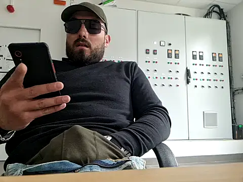 Snapshot of Leonormaldick chatting on 03/02/26, 02:13 Leonormaldick online show from 03/02/26, 02:13