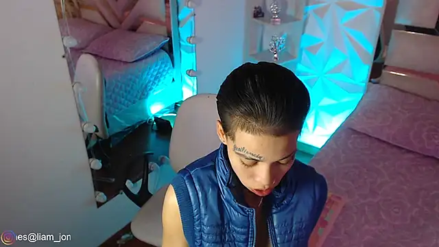 Jonesliam23 online show from 05/01/26, 08:13