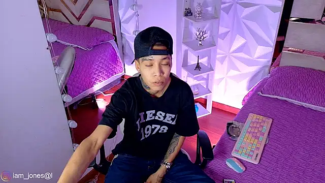 Jonesliam23 online show from 05/11/26, 07:22