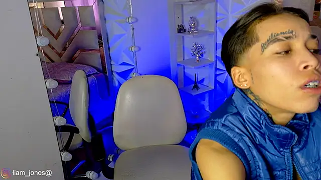 Jonesliam23 online show from 05/21/26, 07:54