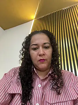 Snapshot of luisa_curli chatting on 07/12/26, 01:51 luisa curli online show from 07/12/26, 01:51