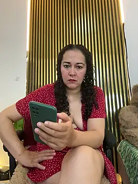 Snapshot of luisa_curli chatting on 07/25/26, 03:26 luisa curli online show from 07/25/26, 03:26