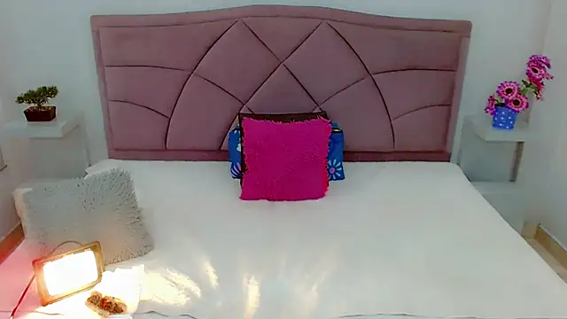 laura sweett120 online show from 02/12/25, 04:01