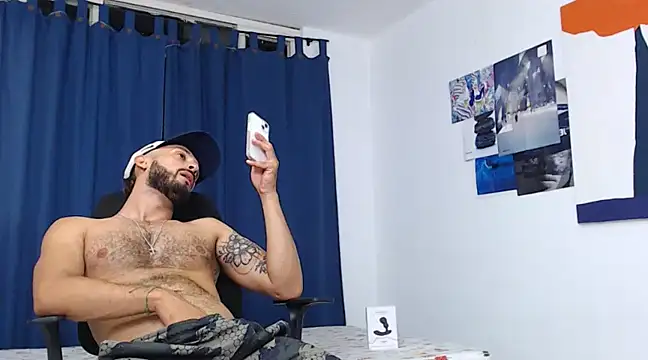 Snapshot of Sanit_Di chatting on 12/18/24, 09:51 Sanit Di online show from 12/18/24, 09:51