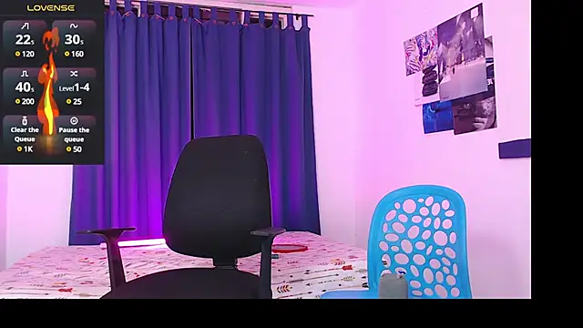 Snapshot of Sanit_Di chatting on 03/08/25, 12:11 Sanit Di online show from 03/08/25, 12:11