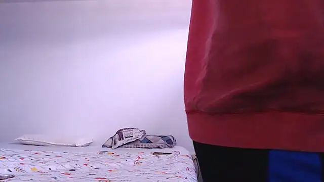 Snapshot of Sanit_Di chatting on 12/21/25, 02:13 Sanit Di online show from 12/21/25, 02:13