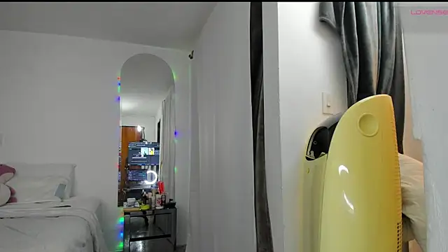 Jordyrodriiguez online show from 02/04/25, 03:00