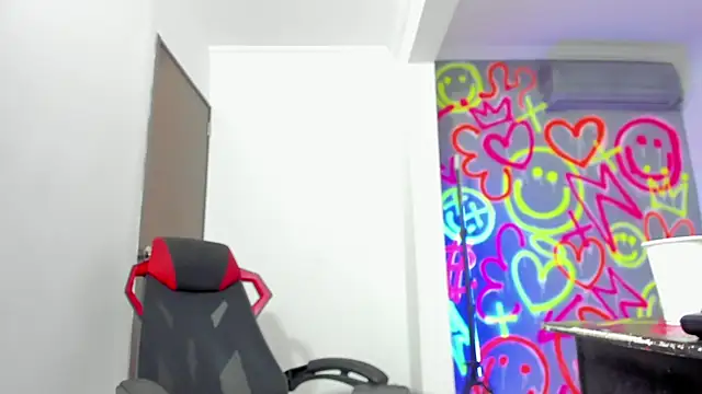 ANGEL NICOLAS online show from 12/19/25, 09:44