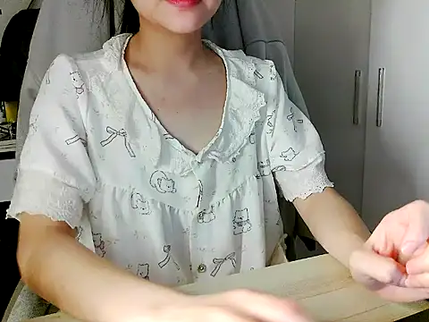 Snapshot of Yin-girl chatting on 02/01/26, 06:28 Yin-girl online show from 02/01/26, 06:28