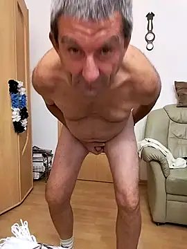 Snapshot of Lutzi1 chatting on 10/04/25, 07:12 Lutzi1 online show from 10/04/25, 07:12