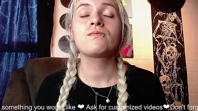 NEXT DOOR GIRL  online show from 01/17/25, 08:44