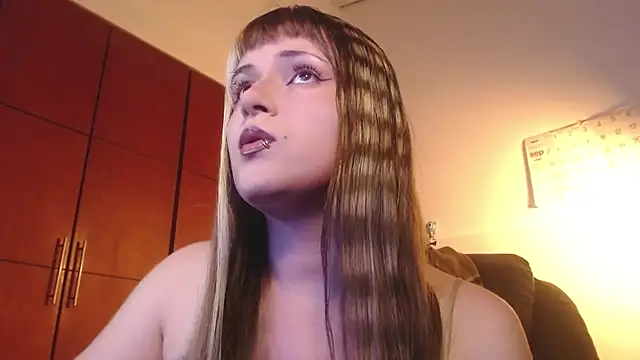 NEXT DOOR GIRL  online show from 10/01/25, 10:05