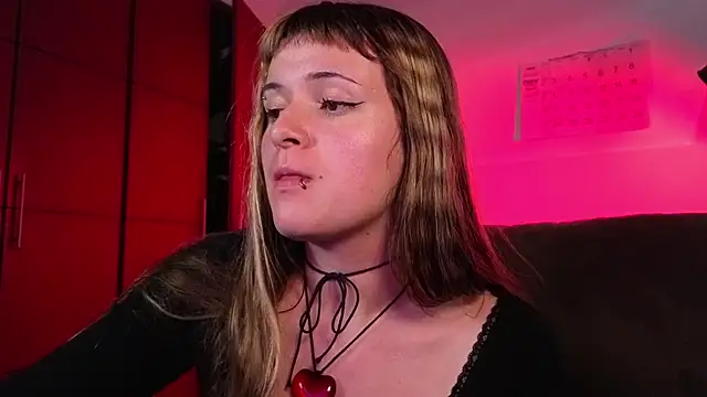 NEXT DOOR GIRL  online show from 12/02/25, 10:16