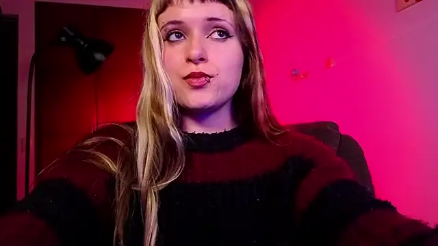 NEXT DOOR GIRL  online show from 03/26/26, 11:10