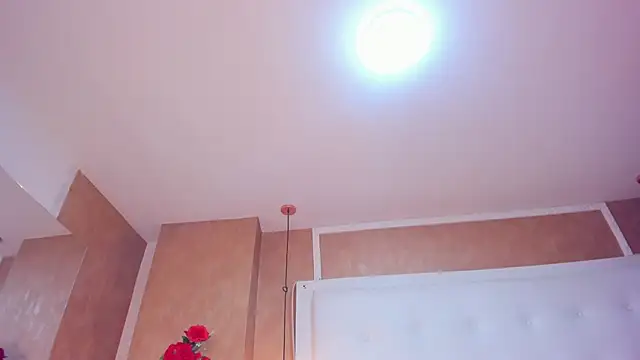 Snapshot of emilyadams0 chatting on 02/22/25, 01:44 emilyadams0 online show from 02/22/25, 01:44