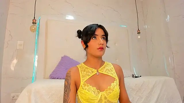 Snapshot of emilyadams0 chatting on 10/03/25, 11:13 emilyadams0 online show from 10/03/25, 11:13