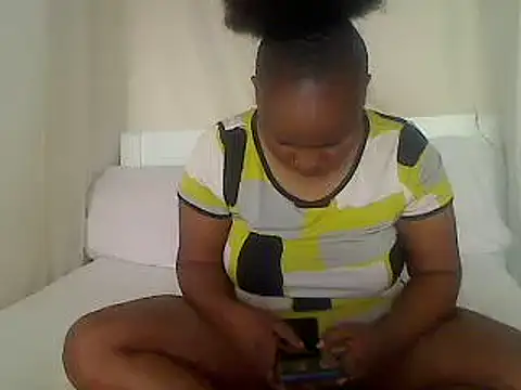 Snapshot of browndolly12 chatting on 02/20/25, 02:13 browndolly12 online show from 02/20/25, 02:13