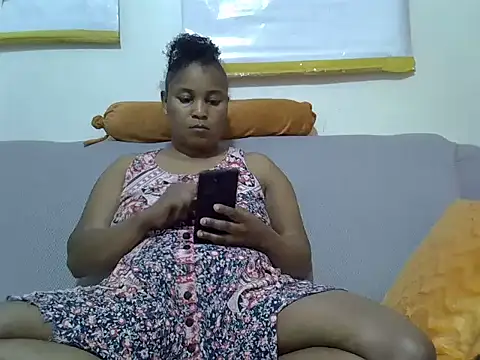 Snapshot of browndolly12 chatting on 10/14/25, 04:13 browndolly12 online show from 10/14/25, 04:13