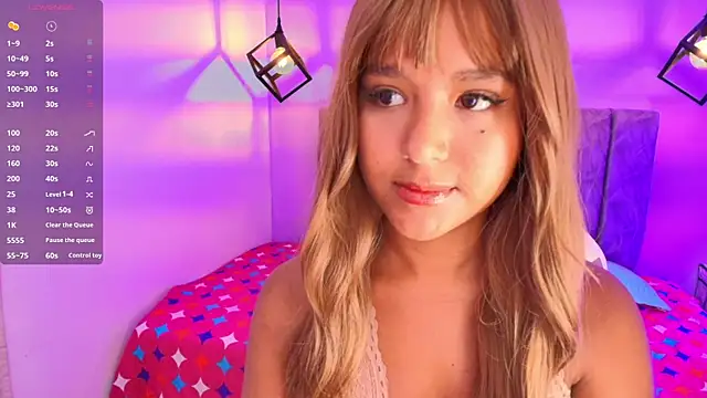 Snapshot of Sophiee_Velvet chatting on 09/16/25, 01:45 Sophiee Velvet online show from 09/16/25, 01:45