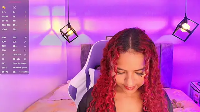 Snapshot of Sophiee_Velvet chatting on 09/19/25, 12:50 Sophiee Velvet online show from 09/19/25, 12:50