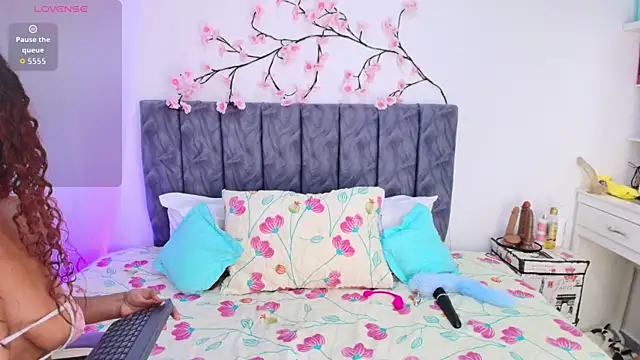 Sophiee Velvet online show from 04/17/26, 03:37