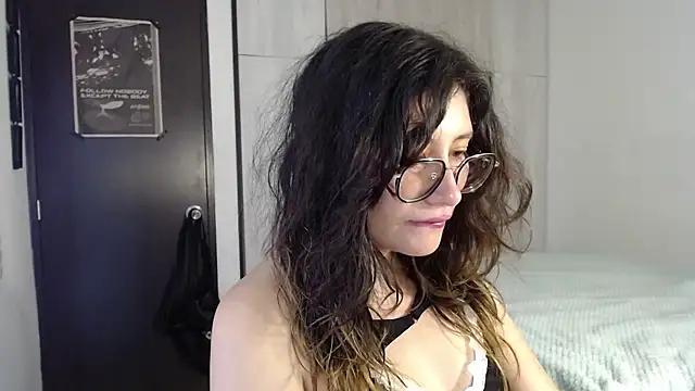 mariana124- online show from 10/27/25, 09:08