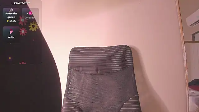 Snapshot of julieta_flower chatting on 01/10/26, 12:40 julieta flower online show from 01/10/26, 12:40