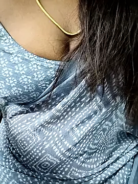 Snapshot of tamil_subha69 chatting on 11/11/25, 10:10 tamil subha69 online show from 11/11/25, 10:10