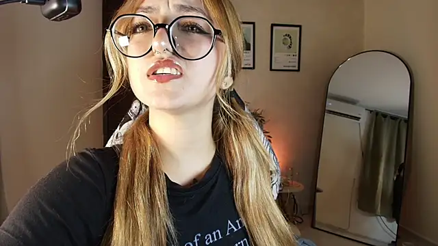 Snapshot of SweetJennaa chatting on 06/01/26, 12:12 SweetJennaa online show from 06/01/26, 12:12