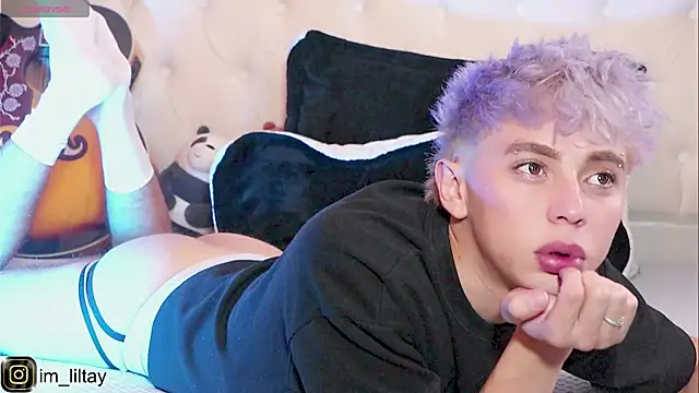 Snapshot of lil_tay_ chatting on 01/08/25, 05:26 lil tay online show from 01/08/25, 05:26