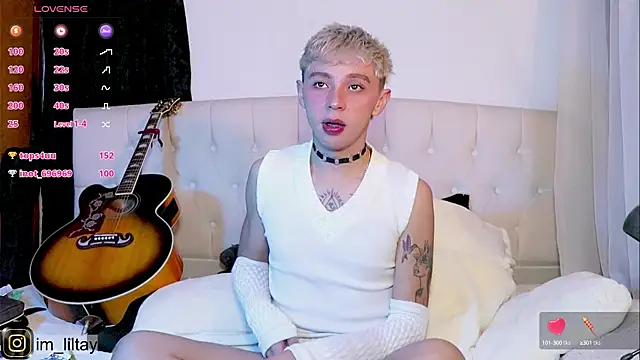 Snapshot of lil_tay_ chatting on 02/21/25, 05:35 lil tay online show from 02/21/25, 05:35