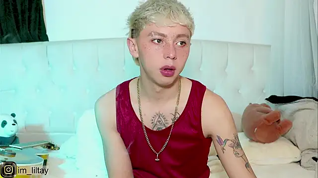 Snapshot of lil_tay_ chatting on 02/26/25, 03:42 lil tay online show from 02/26/25, 03:42