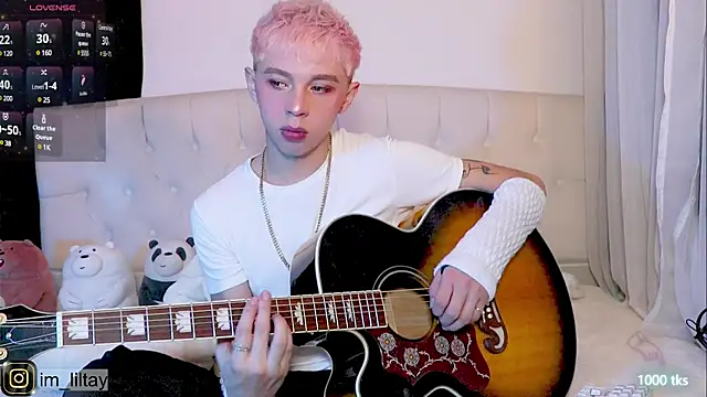 Snapshot of lil_tay_ chatting on 03/11/25, 12:22 lil tay online show from 03/11/25, 12:22