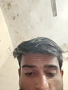 Snapshot of PRIYANHU@xh chatting on 11/13/25, 04:39 PRIYANHUxh online show from 11/13/25, 04:39