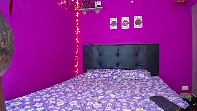 Snapshot of Zaratattoox chatting on 01/20/25, 04:10 Zaratattoox online show from 01/20/25, 04:10