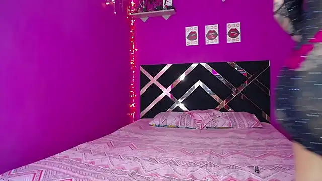 Snapshot of Zaratattoox chatting on 01/28/25, 06:05 Zaratattoox online show from 01/28/25, 06:05