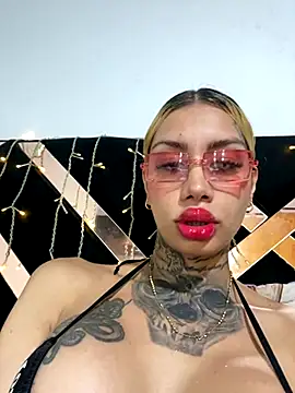 Snapshot of Zaratattoox chatting on 10/09/25, 03:59 Zaratattoox online show from 10/09/25, 03:59