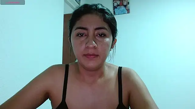 Snapshot of danna_peterson1 chatting on 04/24/26, 01:30 danna peterson1 online show from 04/24/26, 01:30