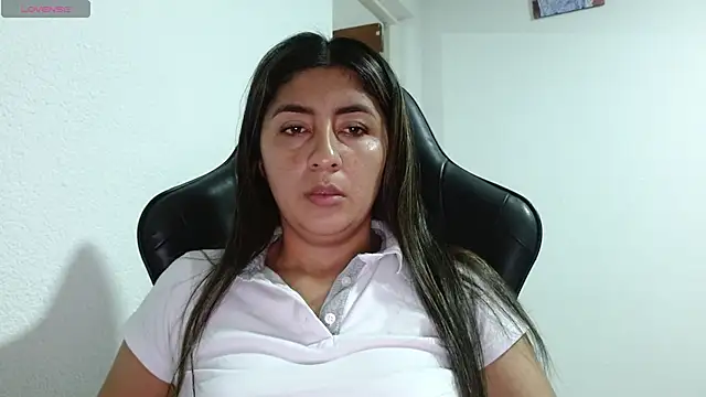 Snapshot of danna_peterson1 chatting on 05/07/26, 12:05 danna peterson1 online show from 05/07/26, 12:05