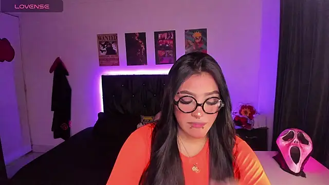 Mariana Hasper  online show from 10/31/25, 04:02