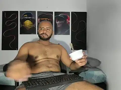 Snapshot of Hardboy_latin chatting on 02/20/25, 01:14 Hardboy latin online show from 02/20/25, 01:14