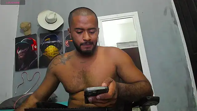 Snapshot of Hardboy_latin chatting on 09/25/25, 12:25 Hardboy latin online show from 09/25/25, 12:25