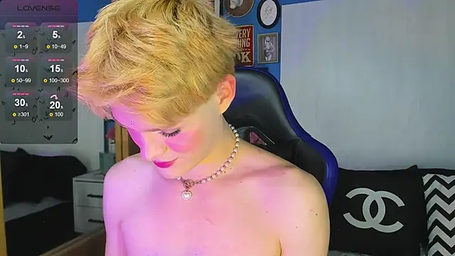 VladHellsing4 online show from 10/30/25, 02:51