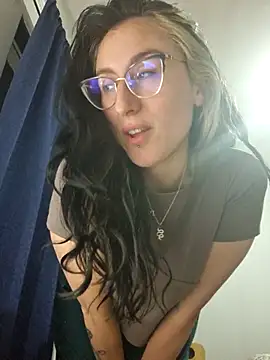 Snapshot of Afrania chatting on 12/01/25, 02:38 Afrania online show from 12/01/25, 02:38