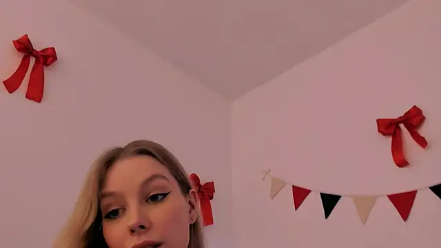 MiaDavis21 online show from 12/22/24, 08:14