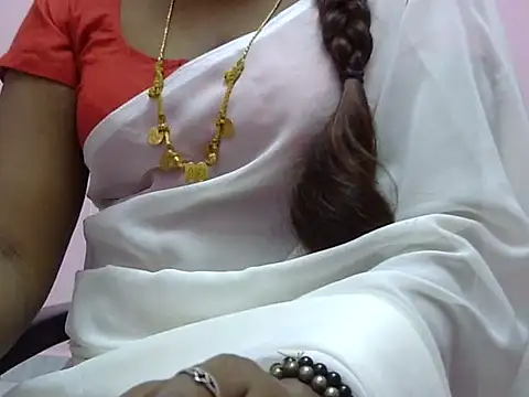 Hot akshara online show from 12/16/25, 10:37